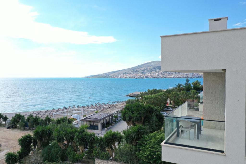 Mirage Bay Deluxe hotel exterior architecture